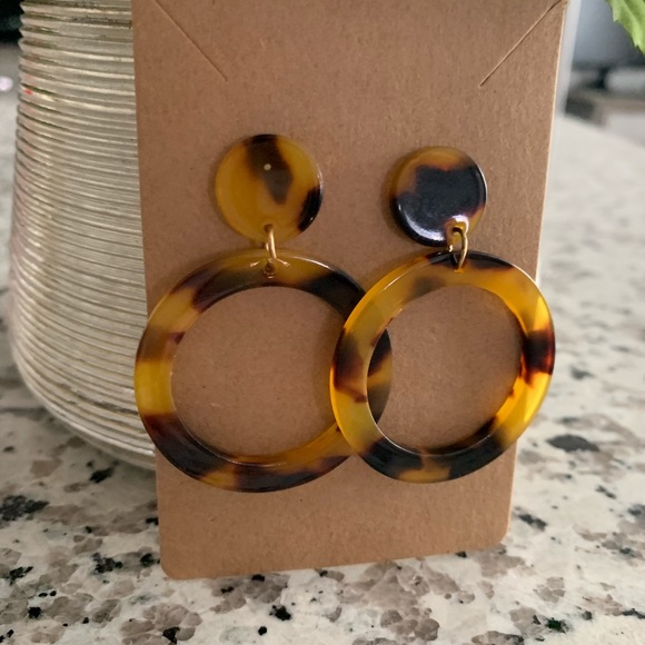 ⭐️CLEARANCE⭐️ Acrylic Dangle Fashion Earrings - Picture 6 of 6